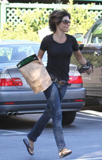 Lisa Rinna feet photo thumbnail