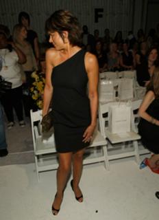 Lisa Rinna feet photo thumbnail