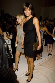 Lisa Rinna feet photo thumbnail