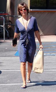 Lisa Rinna feet photo thumbnail