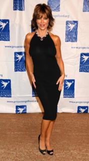 Lisa Rinna feet photo thumbnail