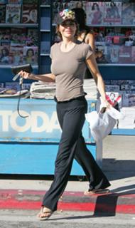 Lisa Rinna feet photo thumbnail