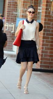 Emmy Rossum feet photo thumbnail