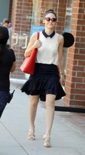 Emmy Rossum feet photo thumbnail