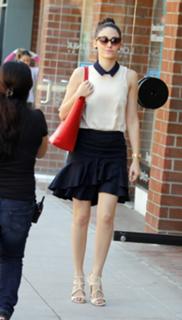 Emmy Rossum feet photo thumbnail