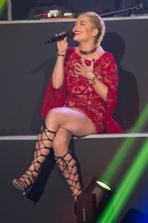 Rita Ora feet photo thumbnail