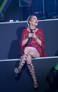 Rita Ora feet photo thumbnail