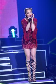 Rita Ora feet photo thumbnail