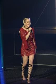 Rita Ora feet photo thumbnail