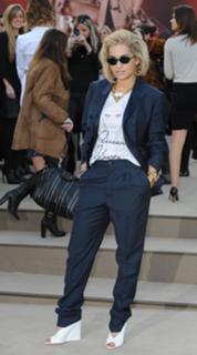 Rita Ora feet photo thumbnail