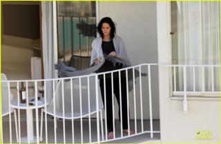 Jennifer Lawrence feet photo thumbnail