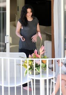 Jennifer Lawrence feet photo thumbnail