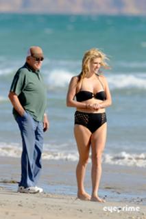 Kesha feet photo thumbnail