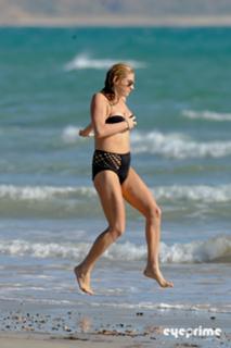 Kesha feet photo thumbnail