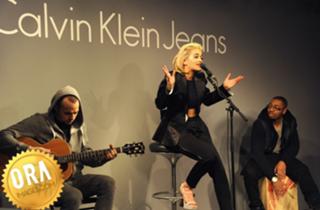 Rita Ora feet photo thumbnail
