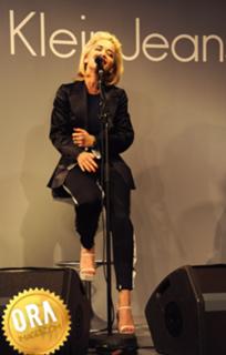 Rita Ora feet photo thumbnail