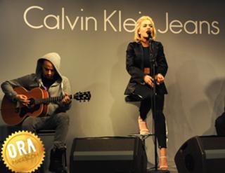 Rita Ora feet photo thumbnail