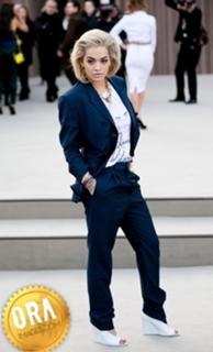 Rita Ora feet photo thumbnail