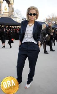 Rita Ora feet photo thumbnail