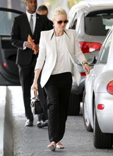 Naomi Watts feet photo thumbnail