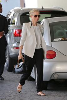 Naomi Watts feet photo thumbnail