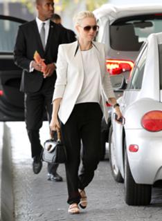Naomi Watts feet photo thumbnail