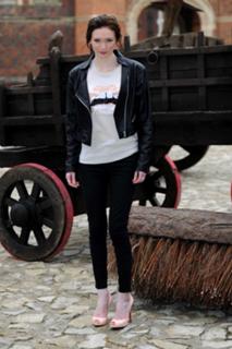 Eleanor Tomlinson feet photo 4