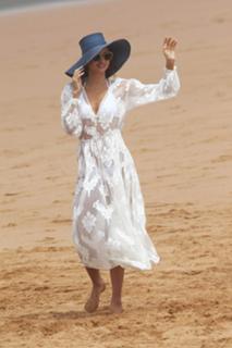 Miranda Kerr feet photo thumbnail