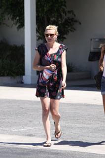 Kirsten Dunst feet photo thumbnail
