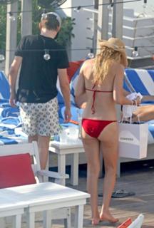 Kate Hudson feet photo thumbnail