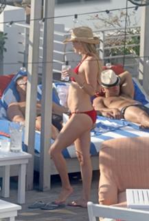 Kate Hudson feet photo thumbnail
