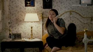 Anna Kendrick feet photo thumbnail