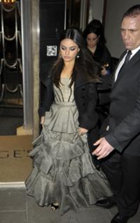 Mila Kunis feet photo thumbnail