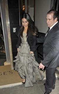 Mila Kunis feet photo thumbnail