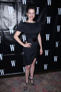 Carla Gugino feet photo thumbnail