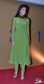Jacqueline Fernandez feet photo thumbnail