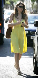 Elizabeth Hurley feet photo thumbnail