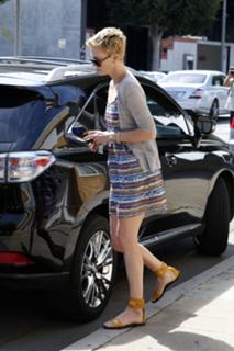 Charlize Theron feet photo thumbnail