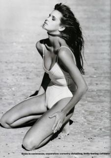 Elle Macpherson feet photo thumbnail