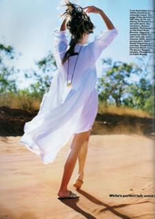 Elle Macpherson feet photo thumbnail