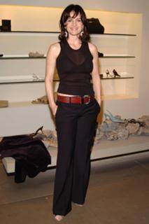 Carla Gugino feet photo thumbnail