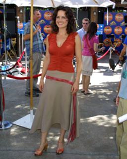 Carla Gugino feet photo thumbnail