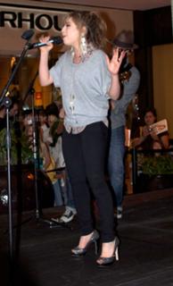 Jennette McCurdy feet photo thumbnail