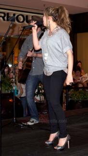 Jennette McCurdy feet photo thumbnail
