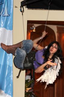 Maite Perroni feet photo thumbnail