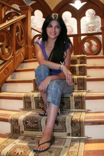 Maite Perroni feet photo thumbnail