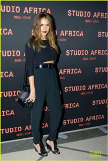 Jessica Alba feet photo thumbnail