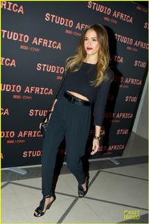 Jessica Alba feet photo thumbnail