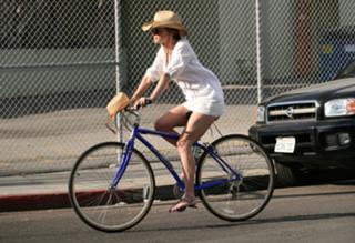 Hilary Swank feet photo thumbnail