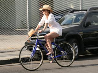 Hilary Swank feet photo thumbnail